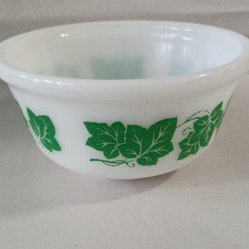 White and Green Leaf Design Bowl